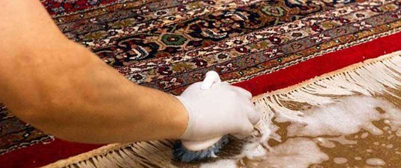 Dépoussiérage, dessablage et nettoyage de tapis et tapisserie au Luxembourg. - RESTAURETAPIS : Nettoyage et rénovation de tapis après les dégâts des animaux, mites … Livraison de tapis après restauration au Luxembourg