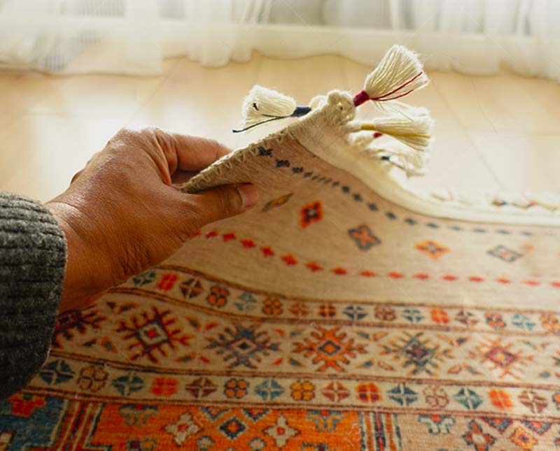 Réparation tapis et tapisserie - RESTAURETAPIS au Luxembourg : Réparation tapis et tapisserie, réparation des lisières, restaurationdes franges de tapis, traitement des trames, resserrage des nœuds de tapis. Partout au Luxembourg, RESTAURETAPIS est à votre service !