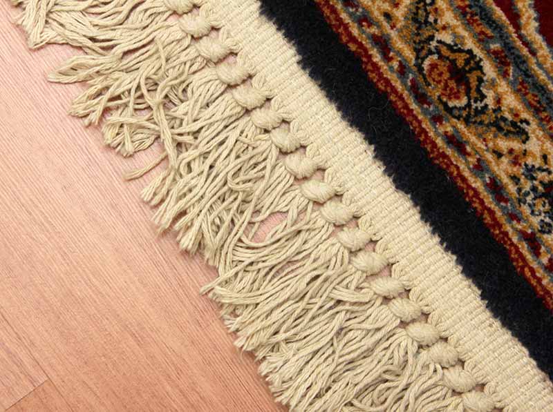 Réparation tapis et tapisserie - RESTAURETAPIS au Luxembourg : Réparation tapis et tapisserie, réparation des lisières, restaurationdes franges de tapis, traitement des trames, resserrage des nœuds de tapis. Partout au Luxembourg, RESTAURETAPIS est à votre service !